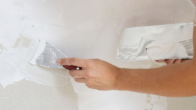 How to Choose Between Drywall Repair and Replacement