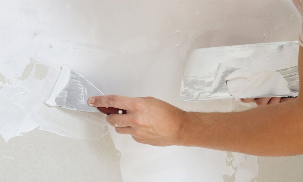 How to Choose Between Drywall Repair and Replacement